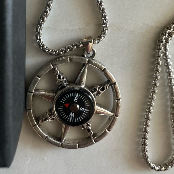REAL working Compass Pendant Necklace, in GIFT BOX Casual Leisure Fashion - Picture 5 of 16